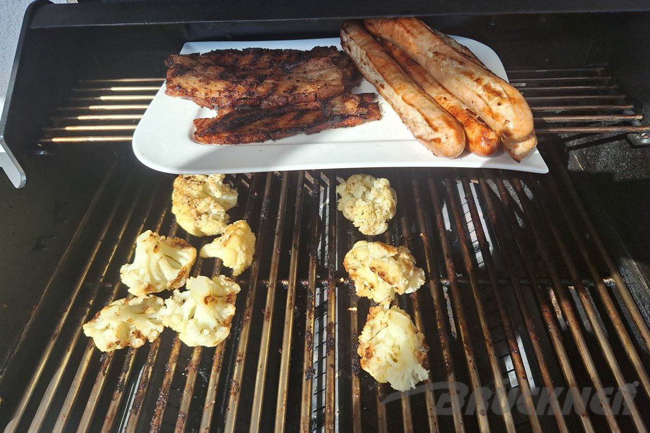 Schweinebauch, Roster, Blumenkohl - alles gegrillt